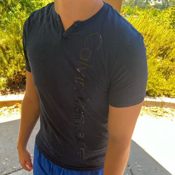 CALVIN KLEIN JEANS MEN V NECK T SHIRT NAVY BLUE CASUAL PARTY NIGHT OUT SIGNATURE - Picture 16 of 16